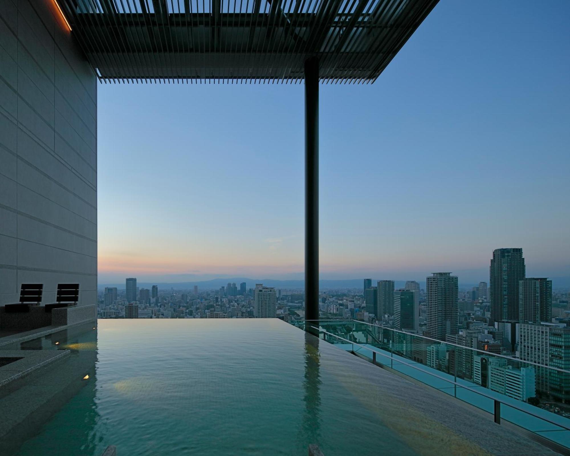Candeo Hotels Osaka The Tower Экстерьер фото Infinity pool at the Ritz-Carlton, Osaka
