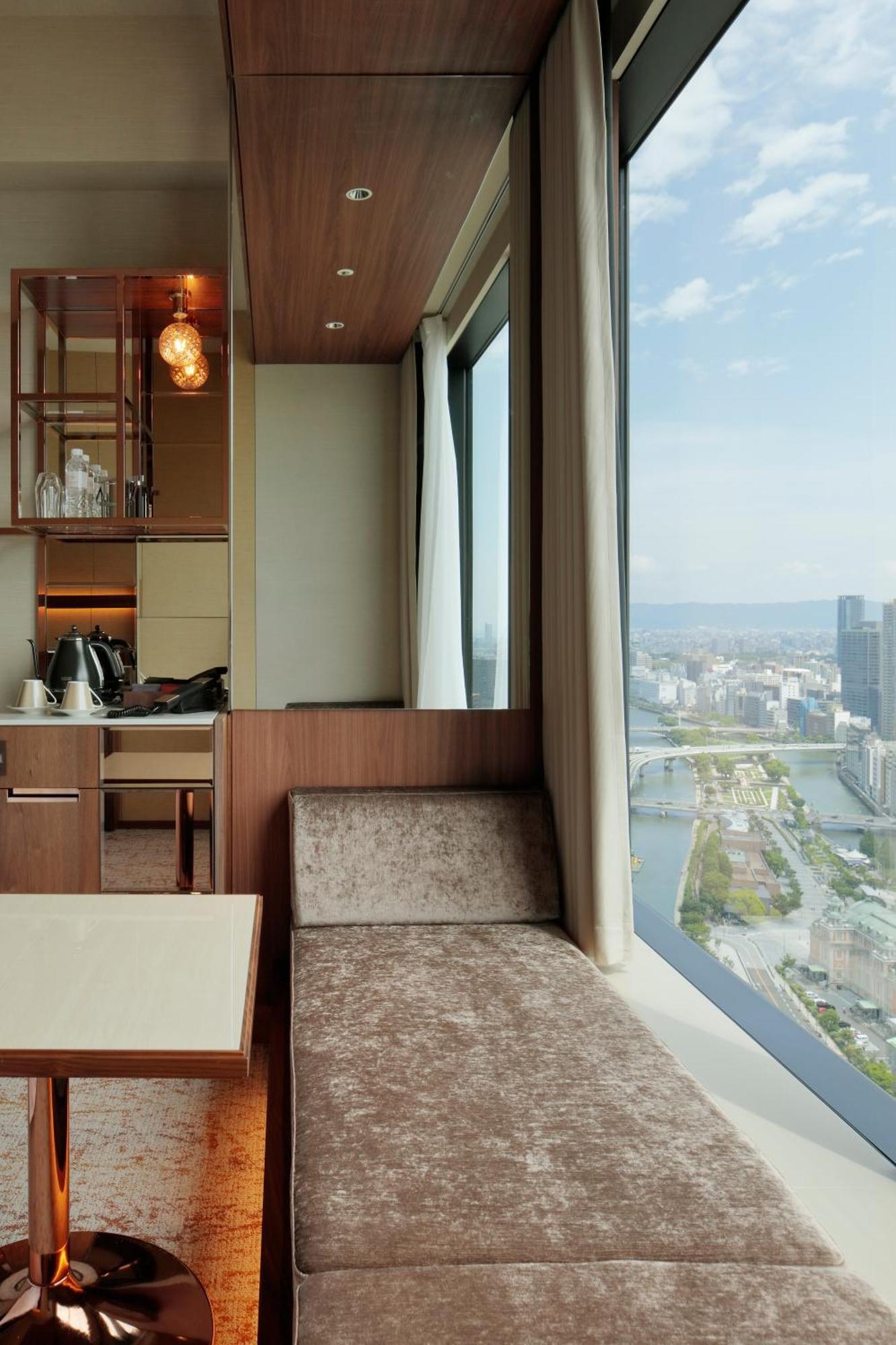 Candeo Hotels Osaka The Tower Экстерьер фото A view of the River Rhine from the hotel