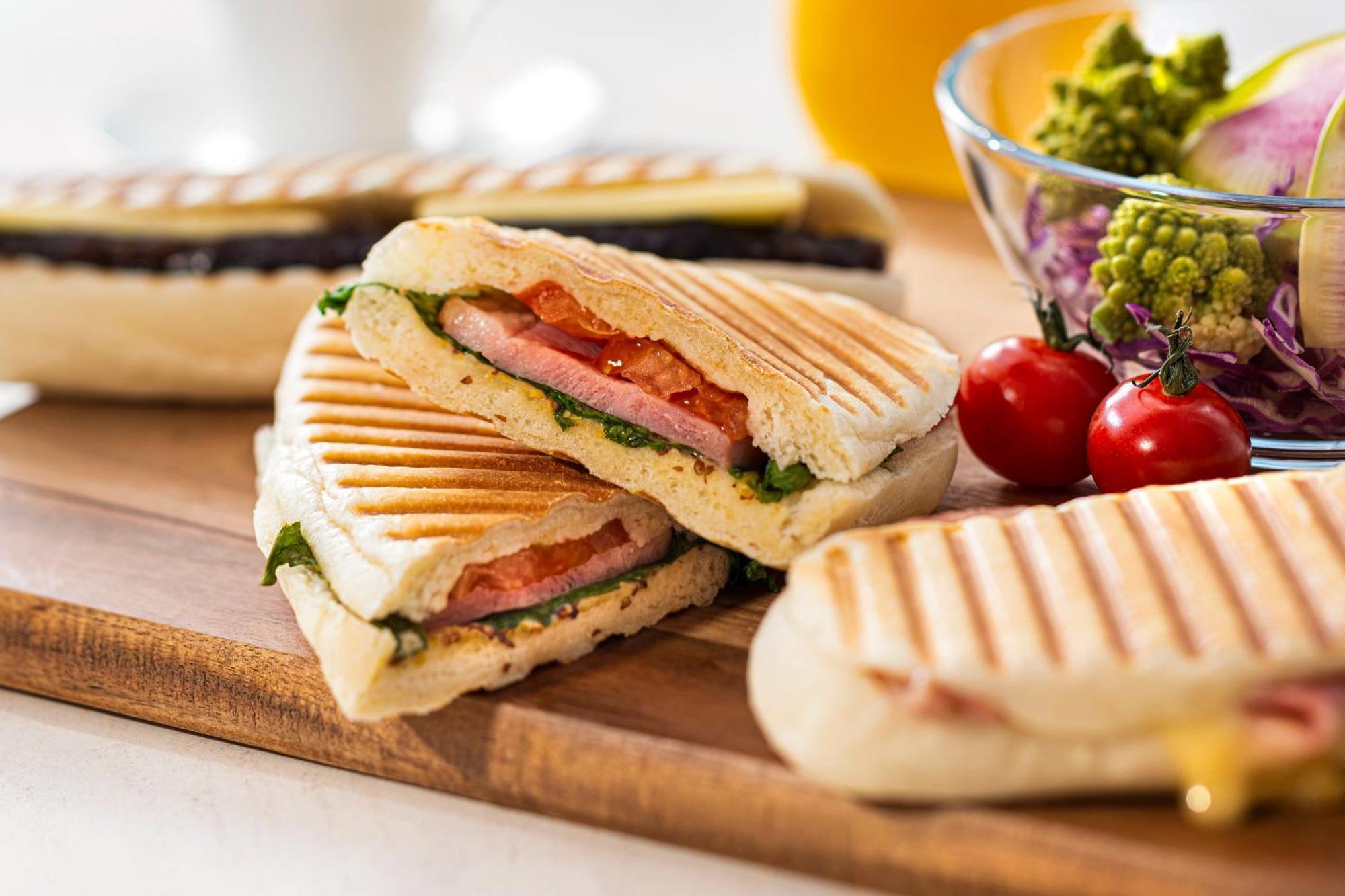 Candeo Hotels Osaka The Tower Экстерьер фото A ham and cheese panini